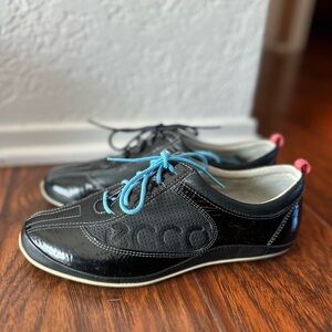 Black Casual Sneakers with two pair of laces